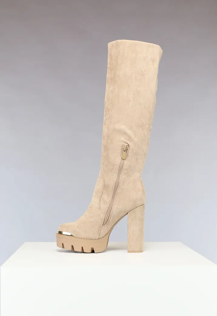 Khakifarbene Plateau-Kniestiefel mit goldenen Details
