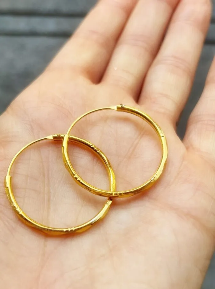 Kleine Creolen Ohrringe vergoldet 28 mm “Boho Magic”