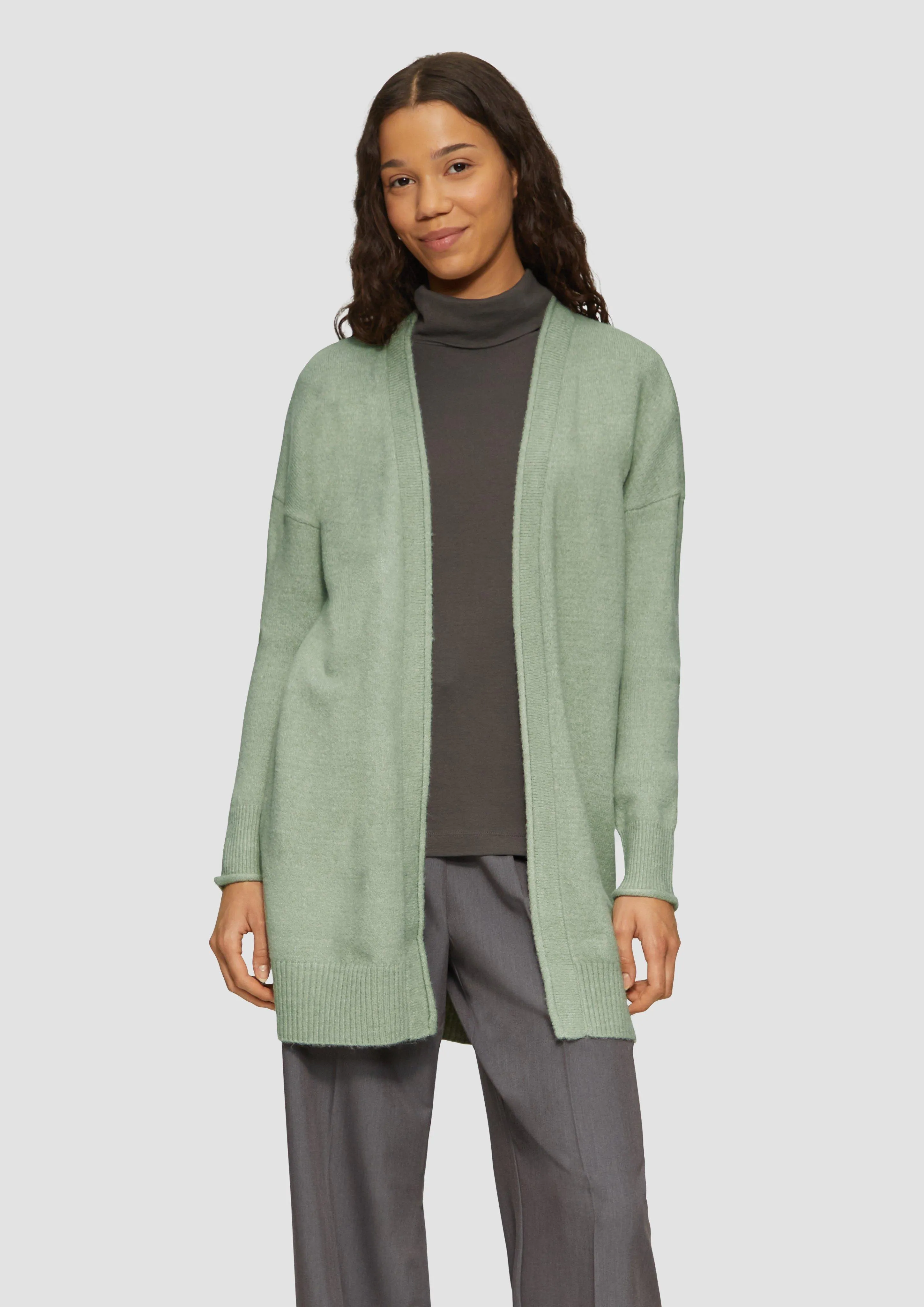 Weiche Strickjacke mit Rollkante